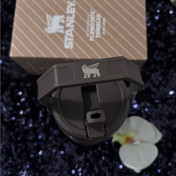 Stanley Luxurious Brown and Gold Tumbler - Picture 3 of 5